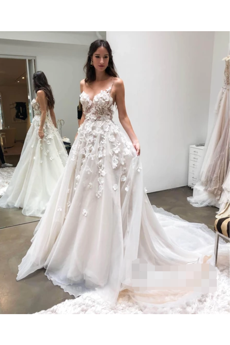 Spaghetti Strap Sweetheart Neck Beach Wedding Dresses 3D Appliqued Bridal Dresses