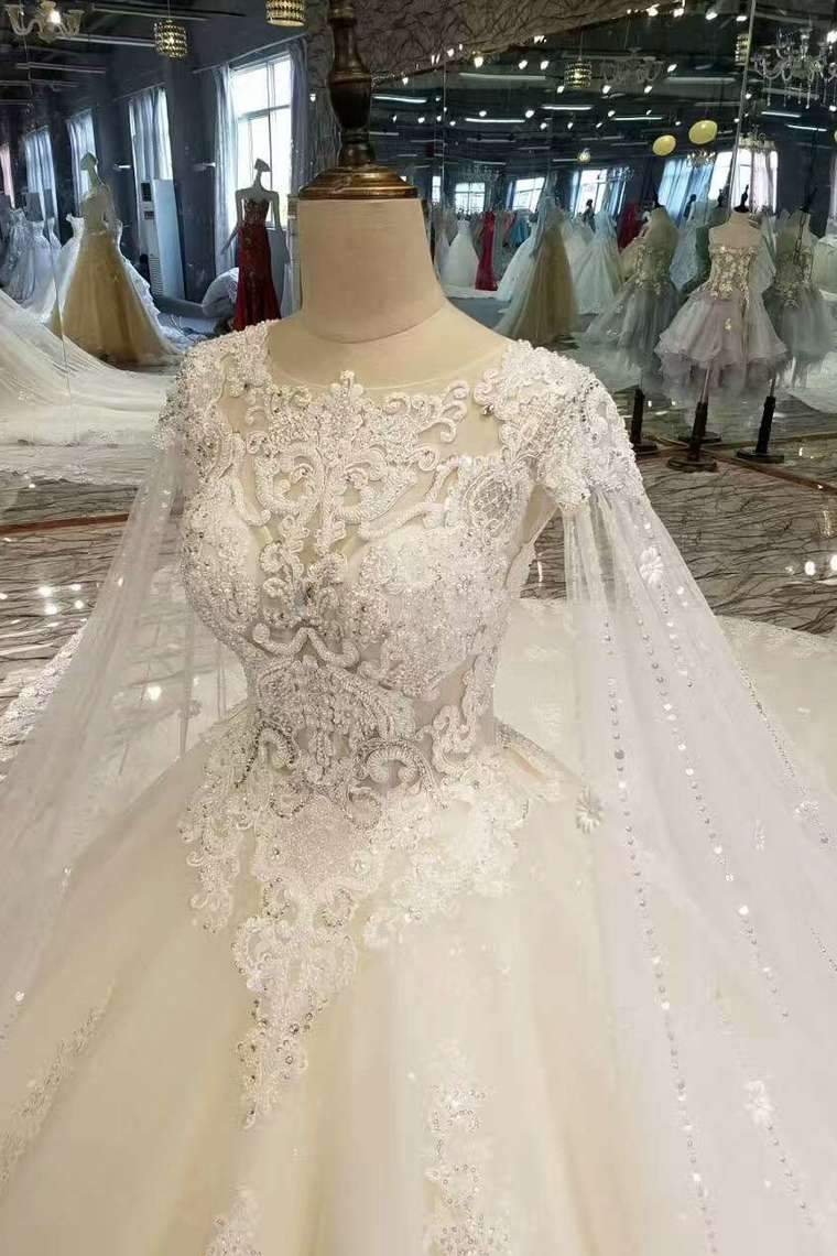 New Arrival Tulle Scoop Neck Wedding Dresses Zipper Up With Appliques And Beading Royal Train