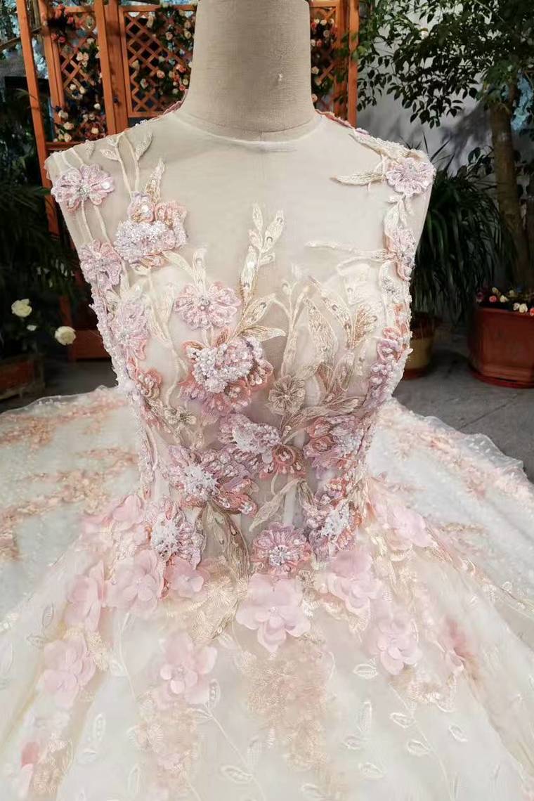 2024 Luxurious Floral Wedding Dresses Scoop Neck With Appliques And Sequins Lace Up