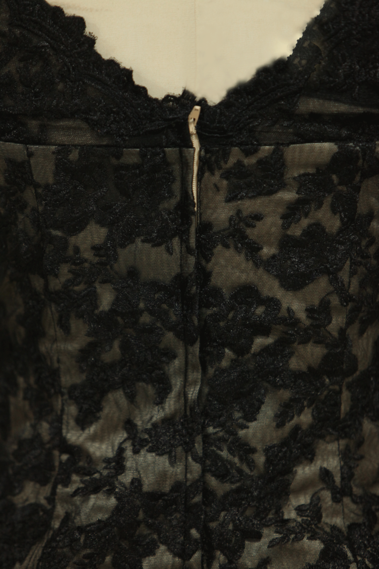 Black Plus Size Off The Shoulder Lace Evening Dresses Knee Length With Applique