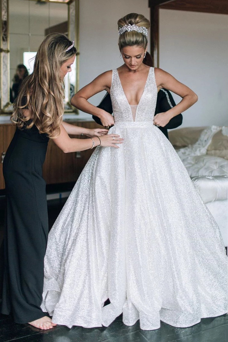 Sparkling Tulle V-Neck Court Train Ball Gown Wedding Dress