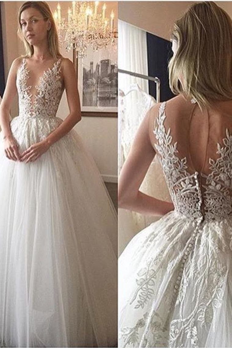 New Arrival Scoop Neck Wedding Dresses Ball Gown Tulle With Appliques Covered Button