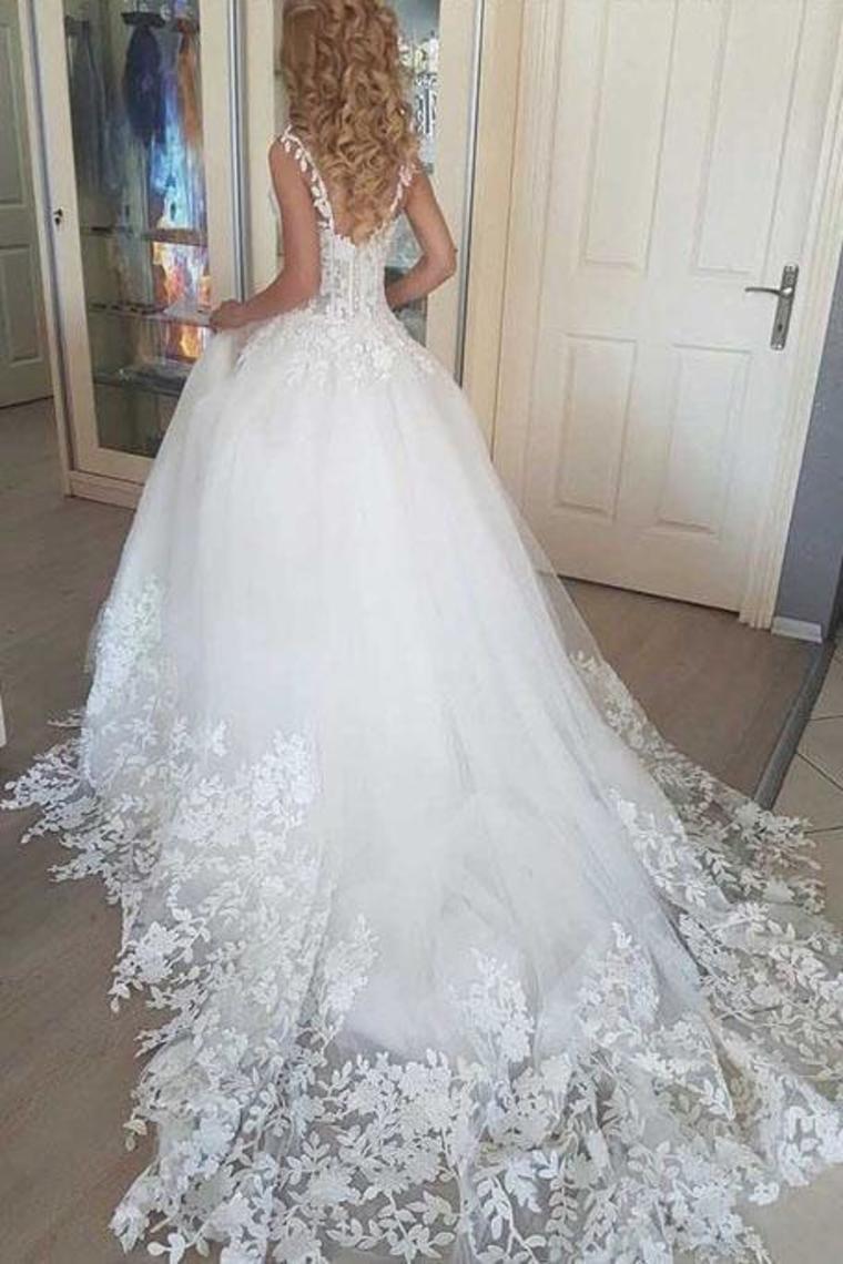 Beautiful Ivory Tulle Ball Gown Wedding Dresses Appliques