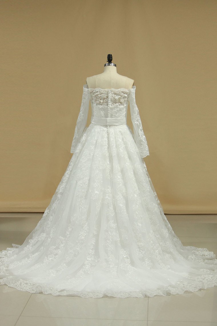 Wedding Dresses Boat Neck A Line Tulle With Applique Court Train