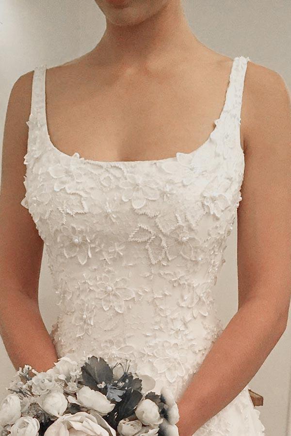 Elegant A-line Scoop Sweep Train Sleeveless Wedding Dress with Ivory Appliques W1081