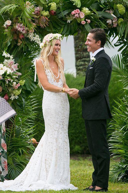 Simple Ivory Lace Country V Neck Mermaid Backless Summer Beach Wedding Dresses WK917