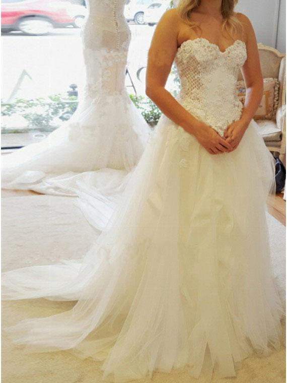 A-Line Sweetheart Strapless Lace Tulle White Sleeveless Wedding Dress with Appliques WK398