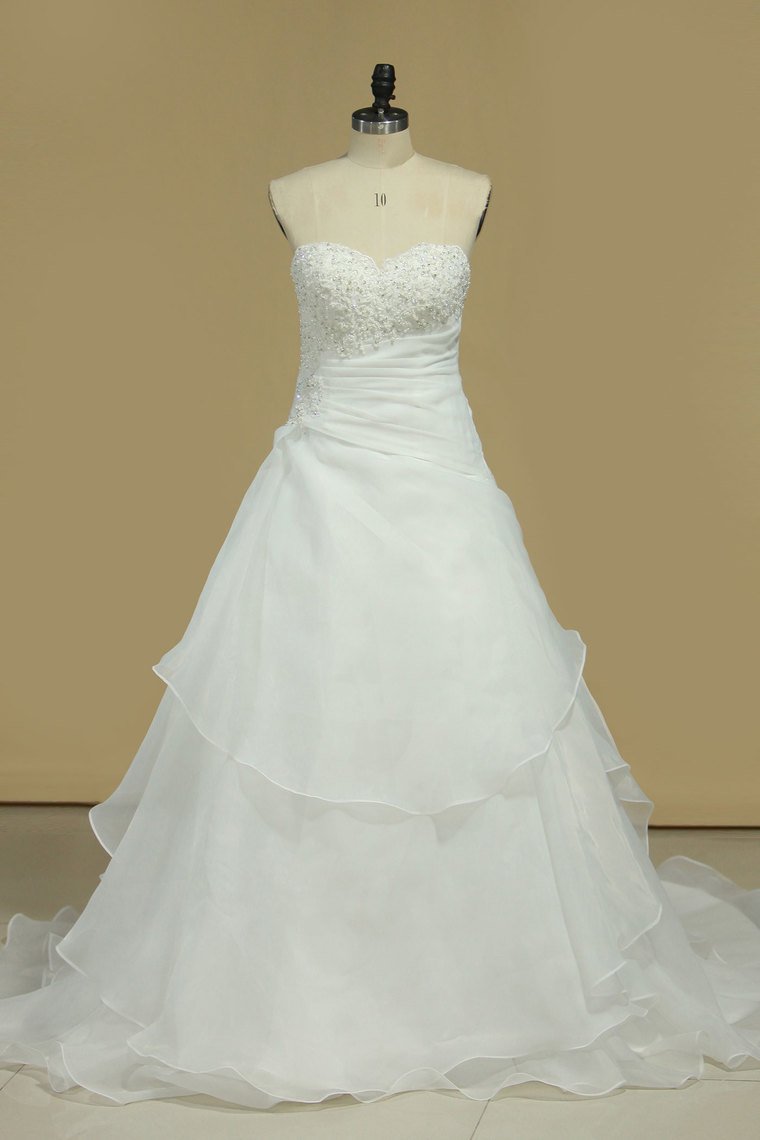 A Line Sweetheart Organza Wedding Dresses With Beads And Ruffles