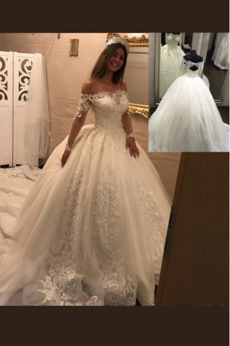 Luxurious Ball Gown Wedding Dresses Long Sleeves Boat Neck Tulle With Applique