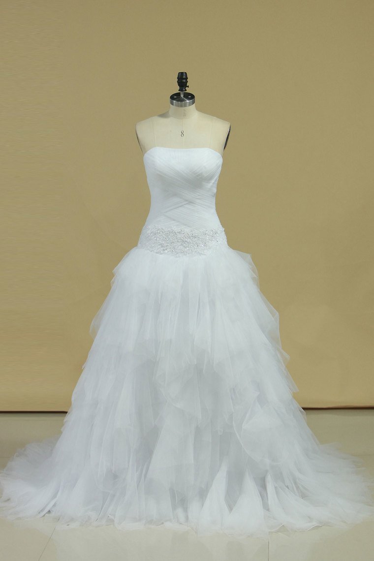Tulle Wedding Dresses Strapless With Applique And Ruffles Court Train