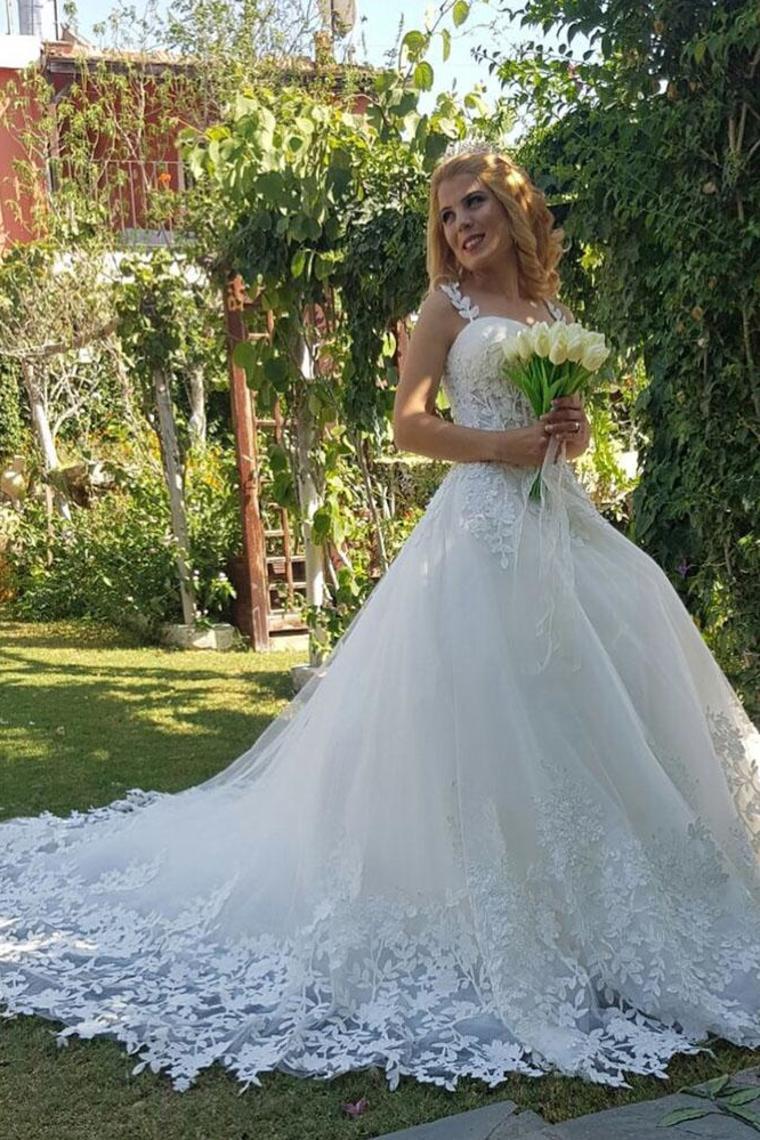 Beautiful Ivory Tulle Ball Gown Wedding Dresses Appliques